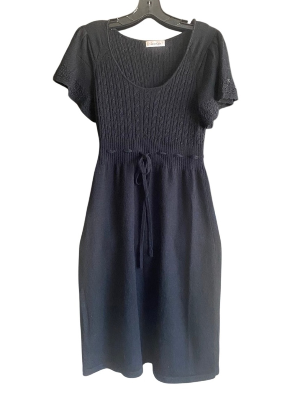Calvin Klein Short Sleeve Sweater Dress with Center Tie. Size Medium